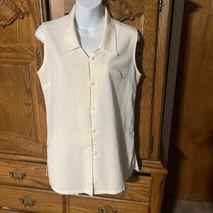 Super cute sleeveless blouse